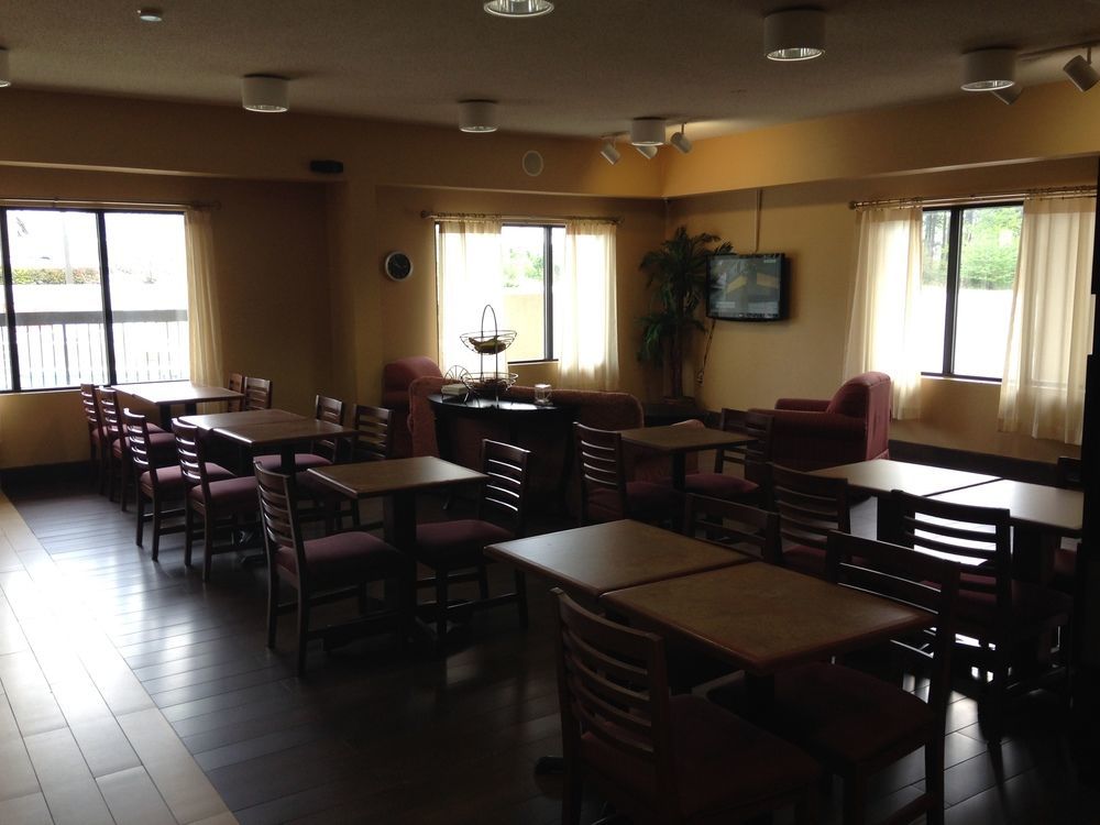 Baymont By Wyndham Orangeburg North Hotel Exterior photo
