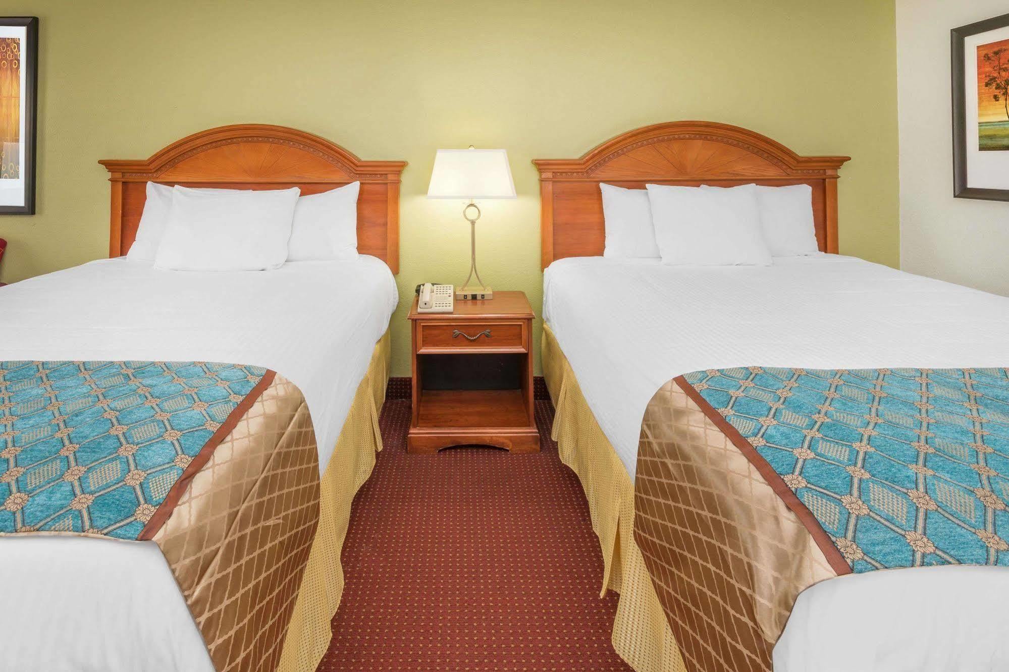 Baymont By Wyndham Orangeburg North Hotel Exterior photo