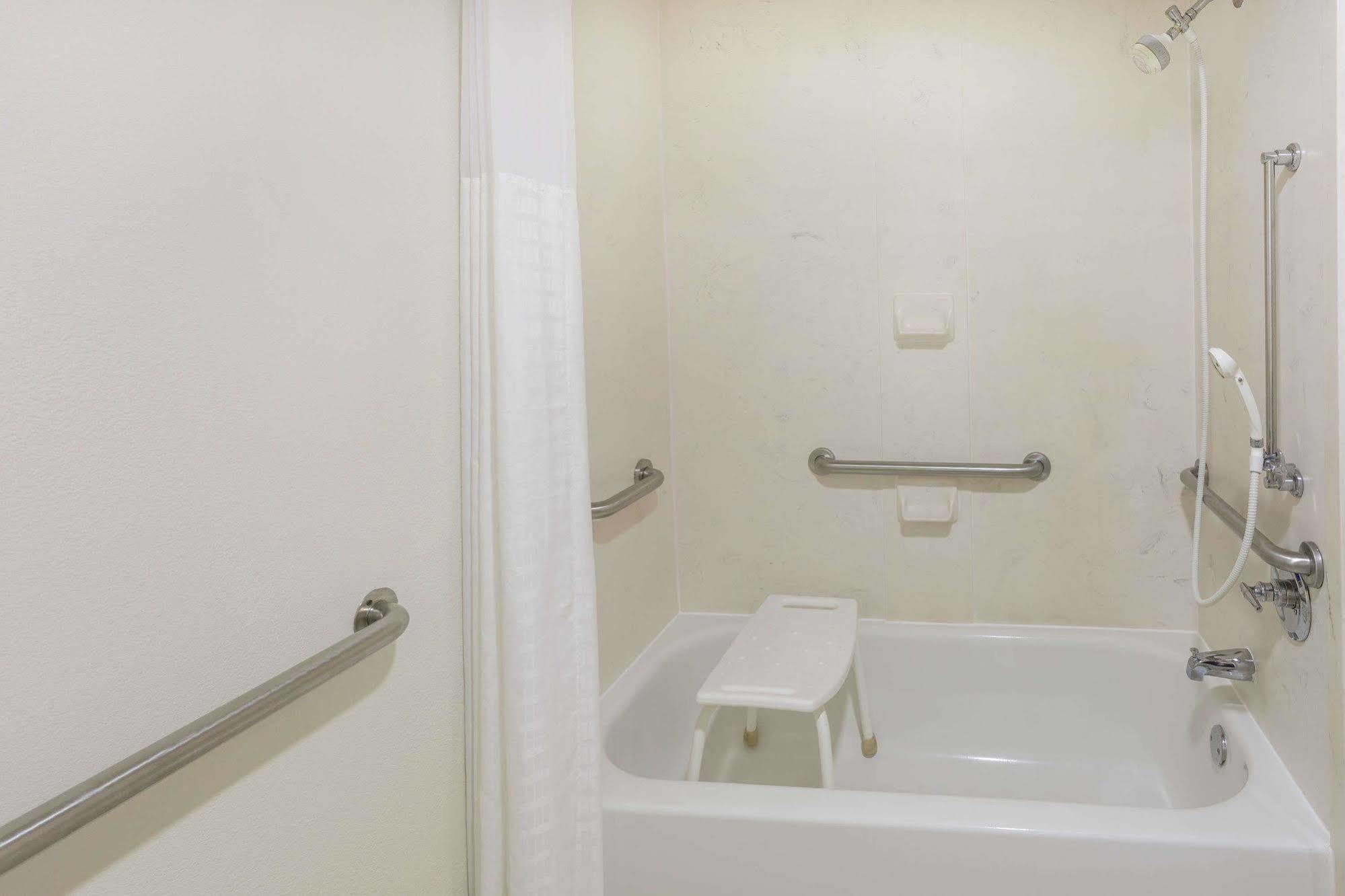 Baymont By Wyndham Orangeburg North Hotel Exterior photo