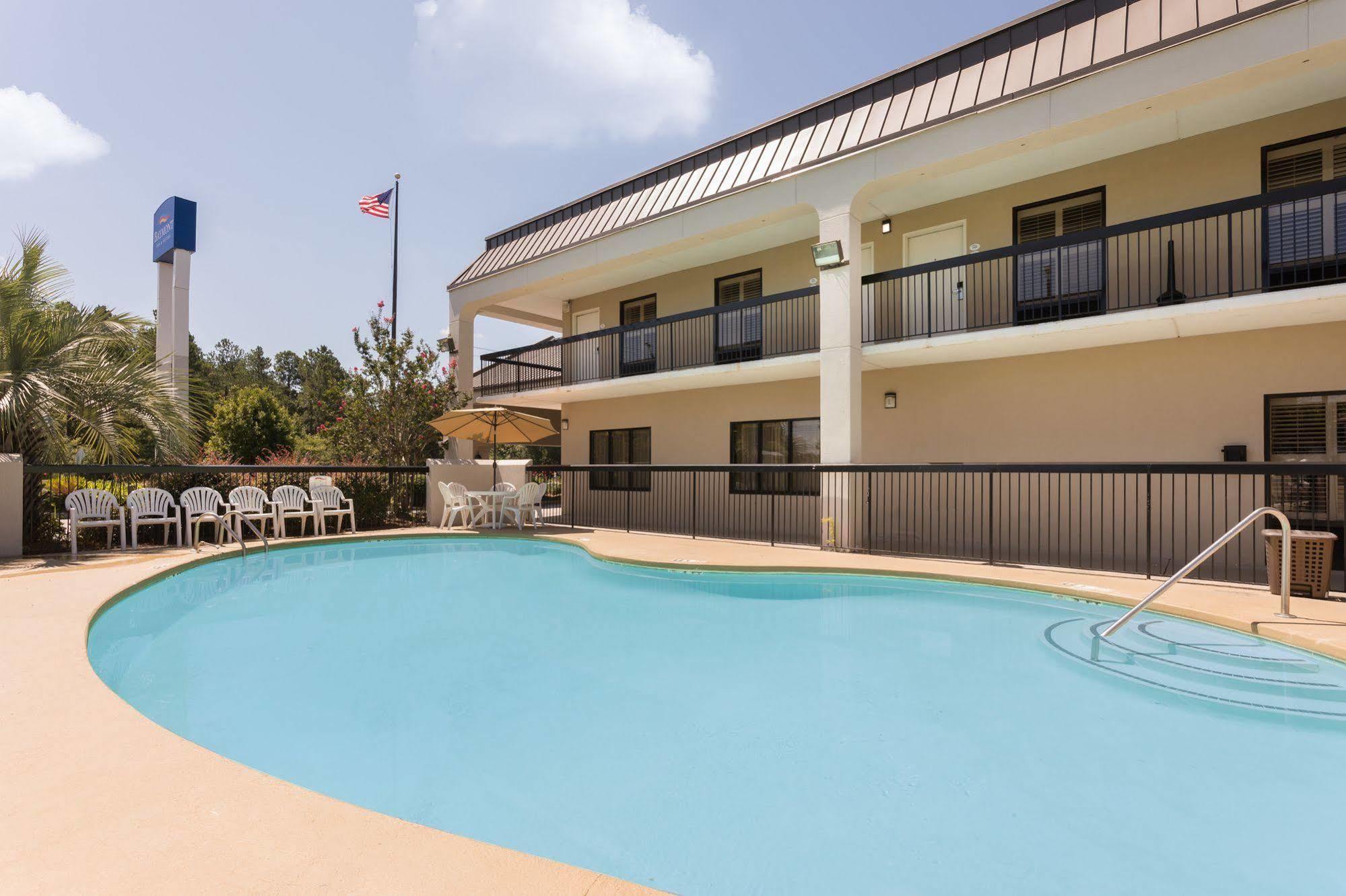 Baymont By Wyndham Orangeburg North Hotel Exterior photo